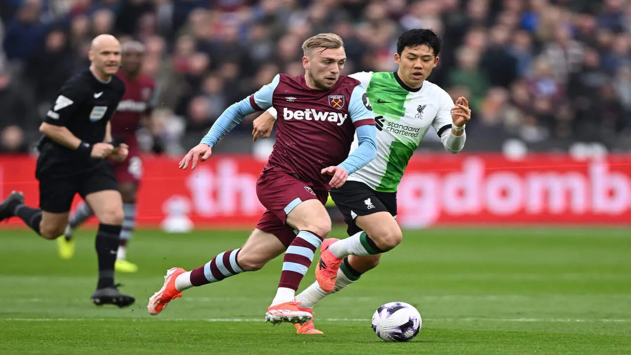 Legenda Liverpool, Steven Gerrard, meragukan kemampuan Jarrod Bowen untuk menjadi penerus Mohamed Salah di Anfield / via Getty Images