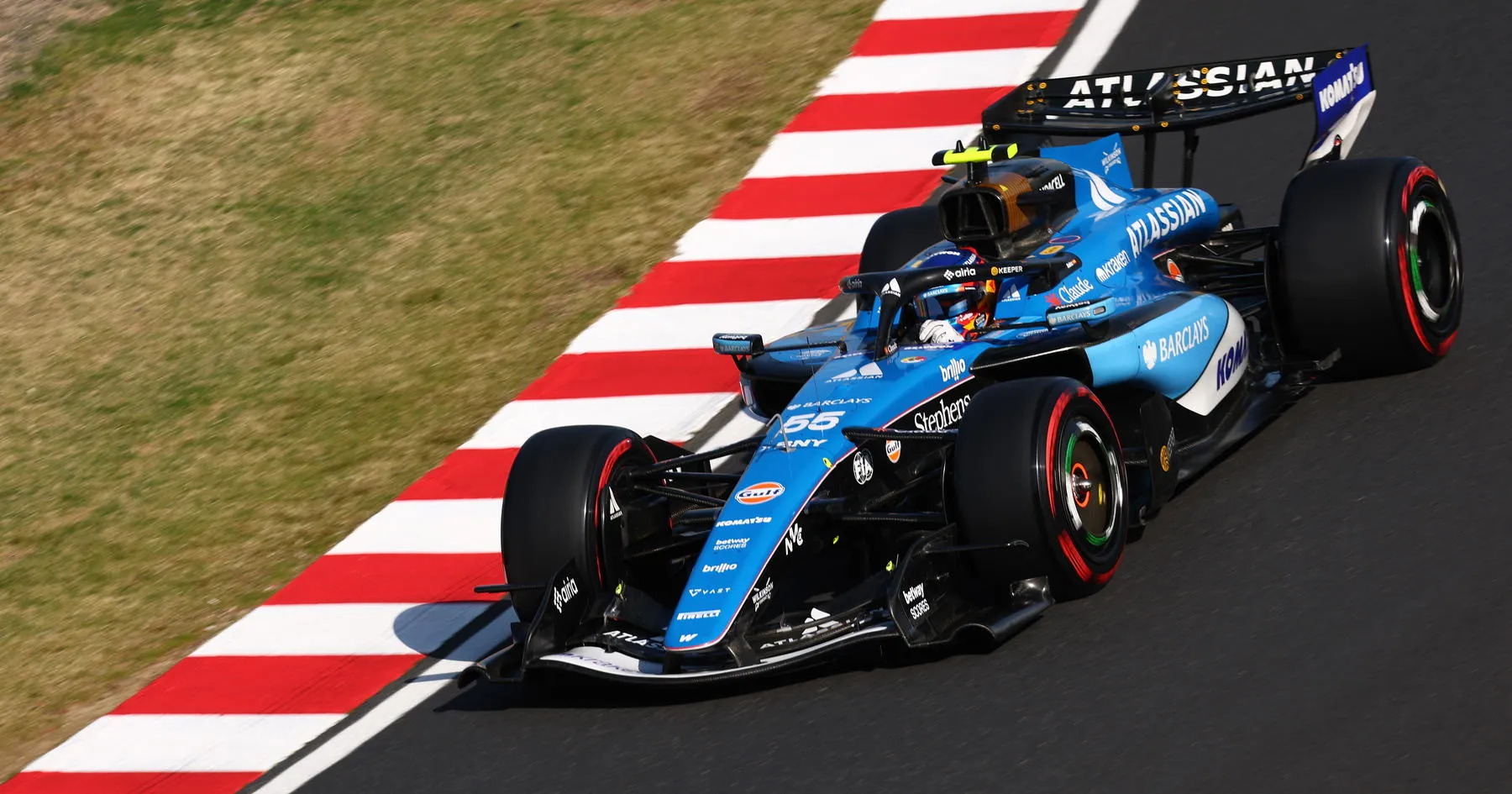 Kejutan Carlos Sainz di Tengah Kemajuan Williams - sumber: (racingnews365)