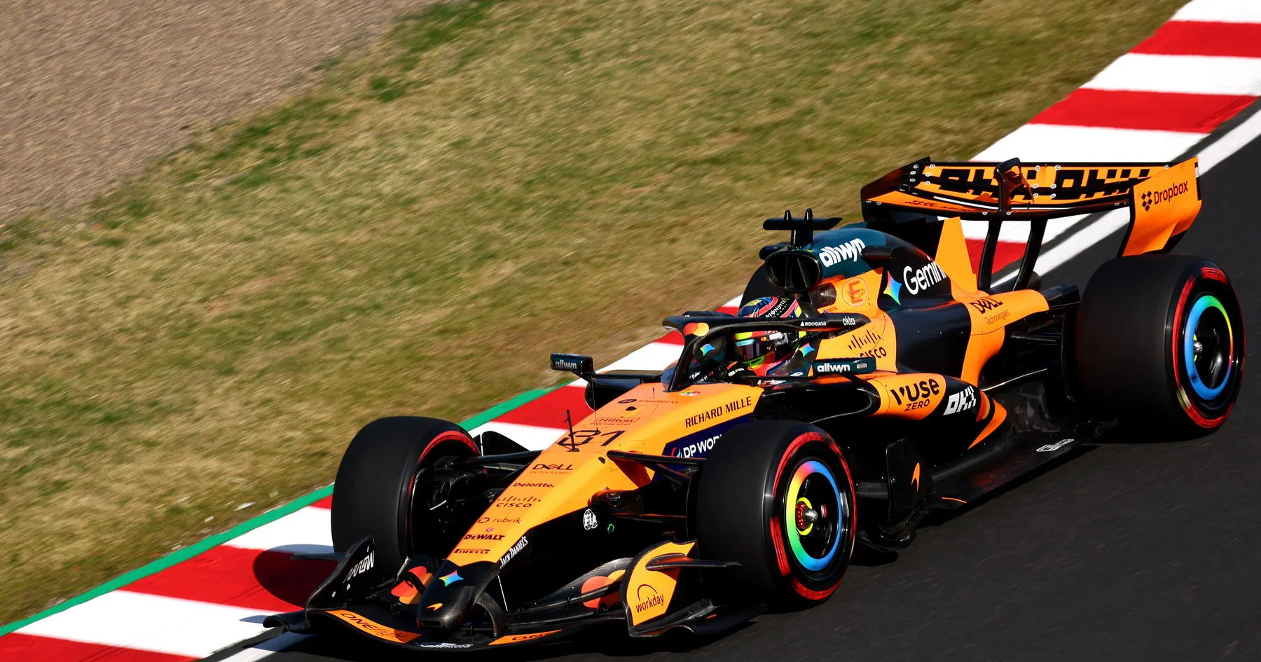 McLaren Melaju di Jepang Meski Mercedes Tetap Unggul - sumber: (racingnews365)