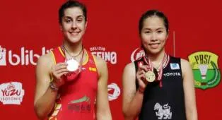 Ratchanok Intanon Beri Penghormatan Kepada Carolina Marin Yang Telah Pensiun