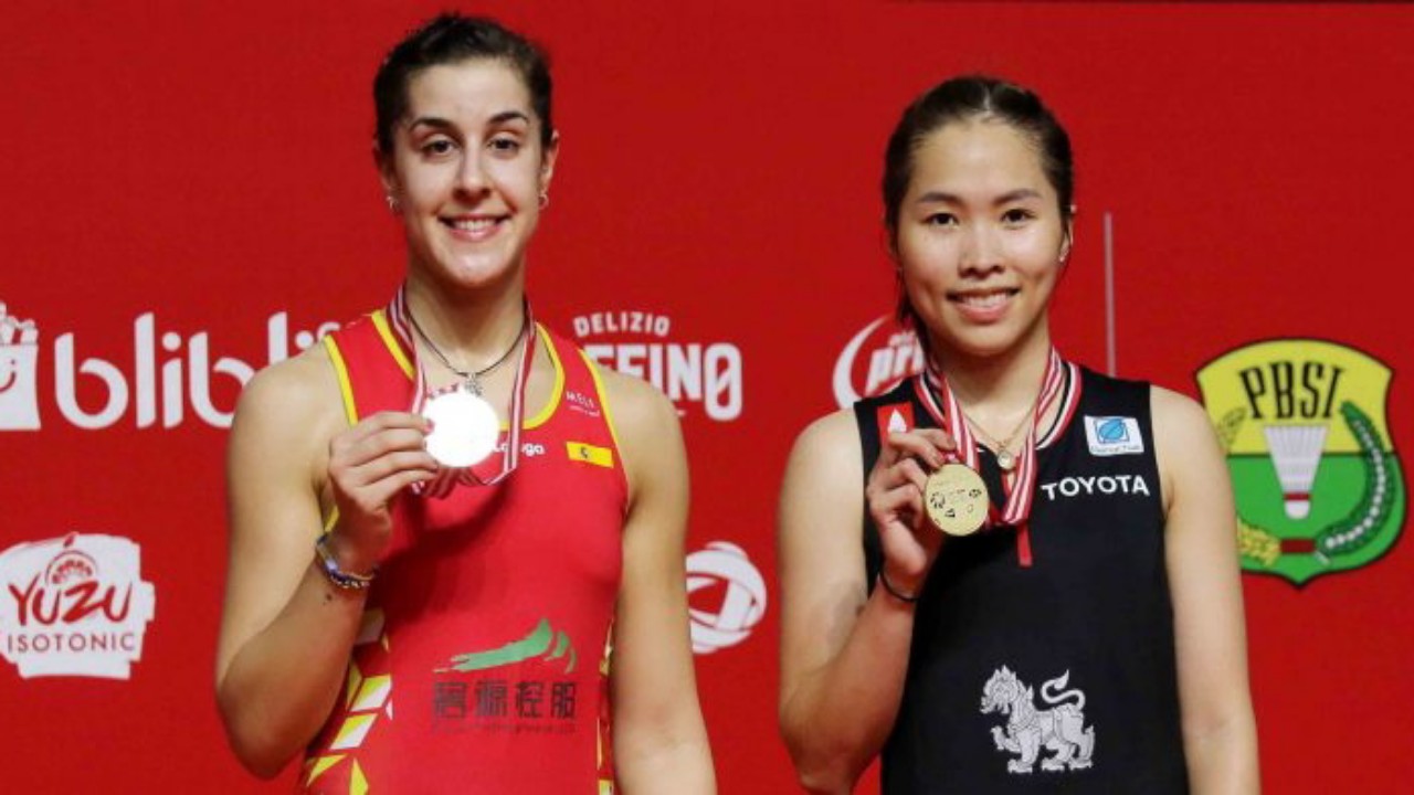 Ratchanok Intanon Beri Penghormatan Kepada Carolina Marin Yang Telah Pensiun