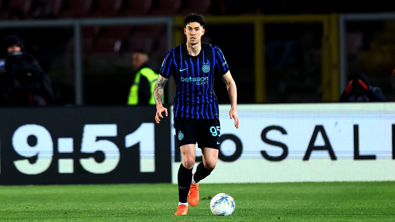 Barcelona Siapkan Cara Mendapatkan Alessandro Bastoni