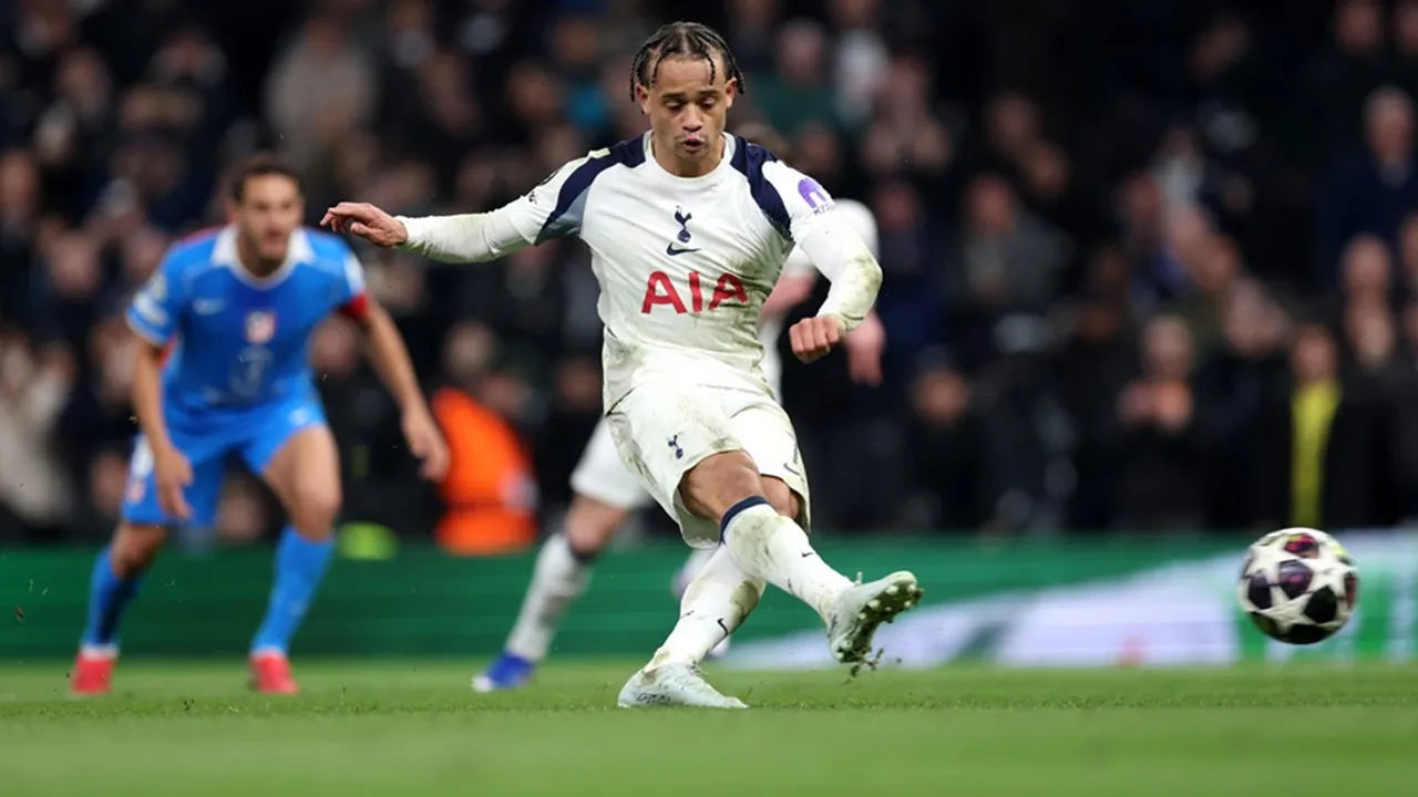 Barcelona Tidak Mempertimbangkan Pulangkan Xavi Simons