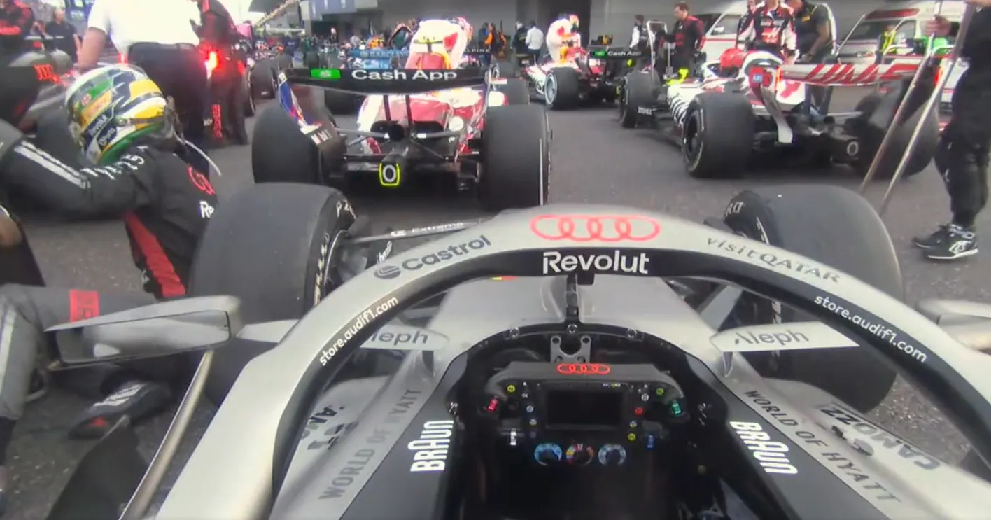 Insiden Aneh di Pit-Lane Terungkap, Tak Tayang di TV - sumber: (racingnews365)