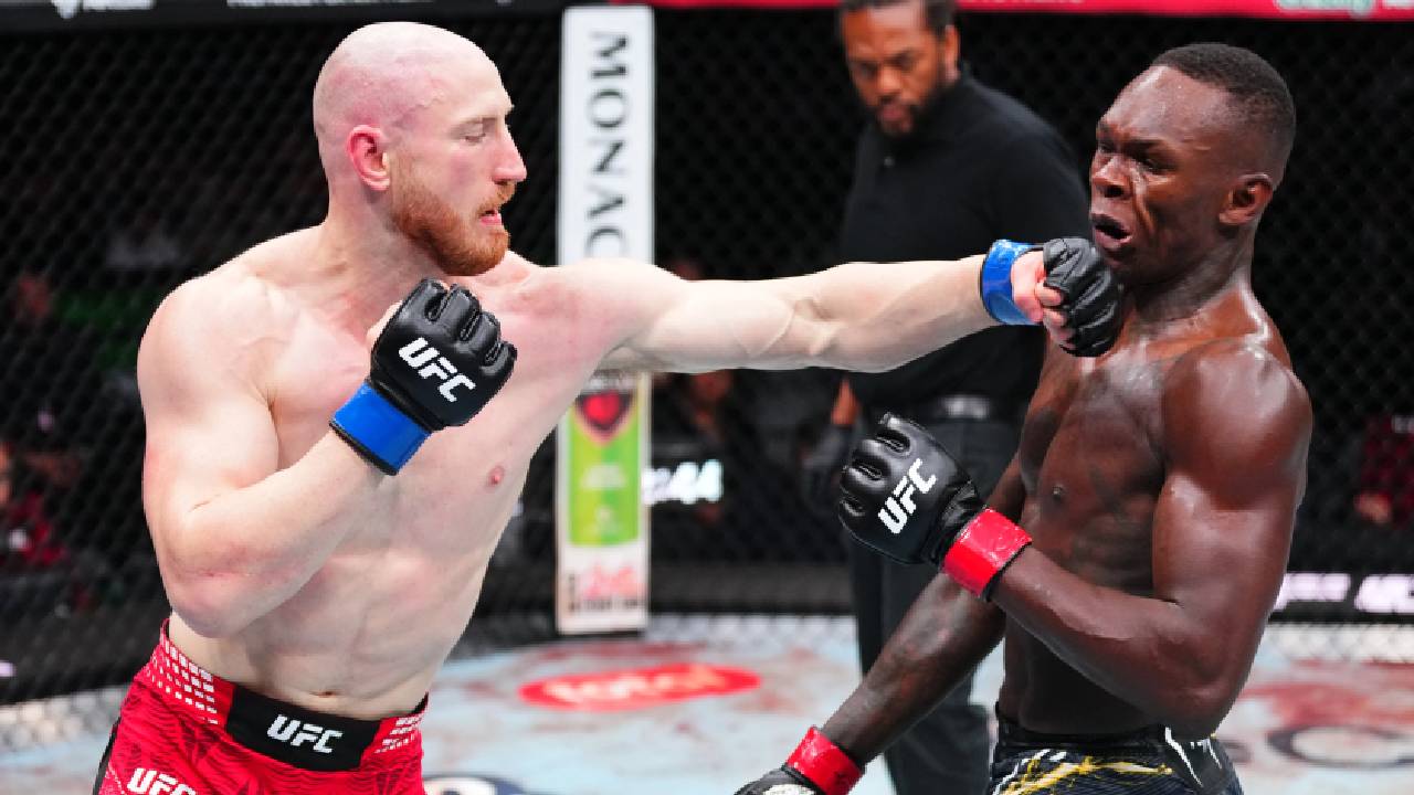 Joe Pyfer Hentikan Israel Adesanya Via TKO, Raih Kemenangan Terbesar