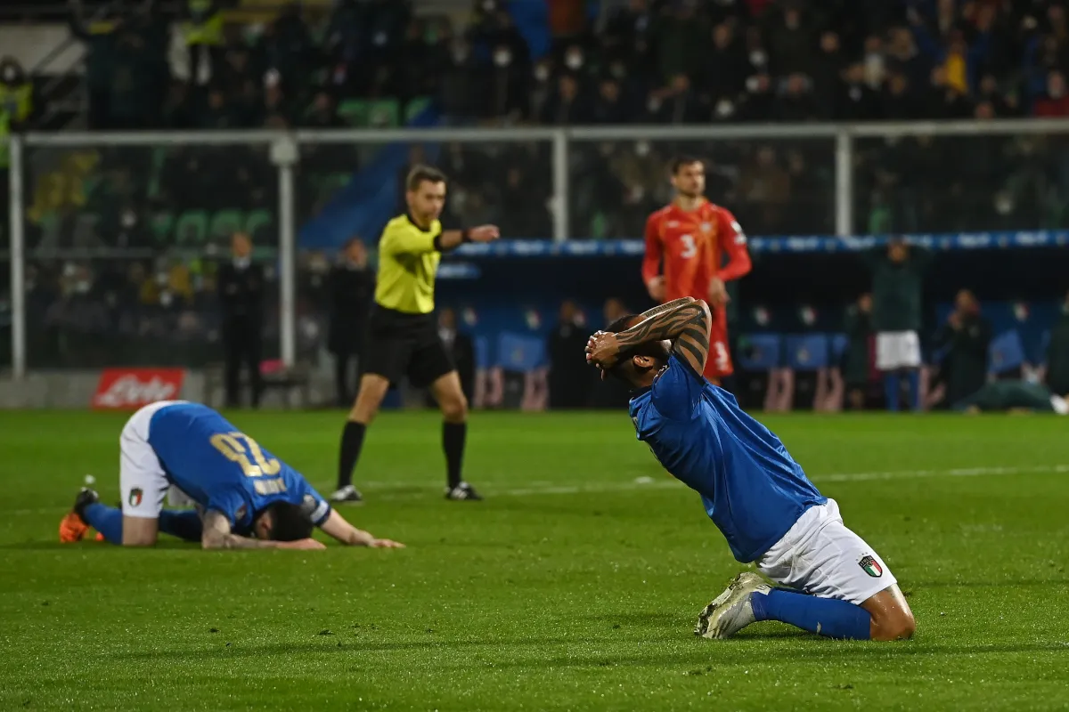 Kontroversi Wasit Bayangi Italia Jelang Play-off Kontra Bosnia - sumber: (footballitalia)
