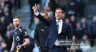 Scott Parker Jelaskan Taktik Aneh Burnley saat Kick-off