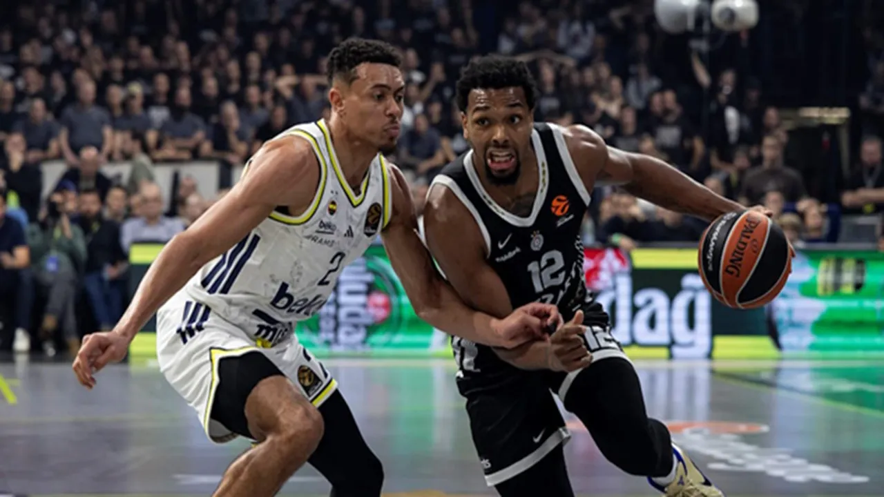 Sterling Brown Bangga Antarkan Partizan Bungkam Valencia