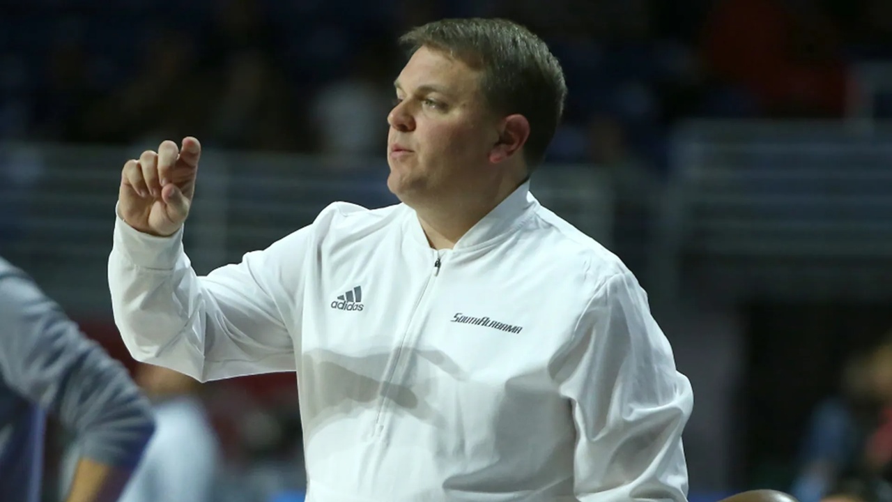 Tim Basket Troy Rekrut Adam Howard Sebagai Pelatih