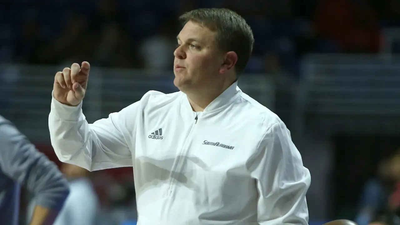 Tim Basket Troy Rekrut Adam Howard Sebagai Pelatih