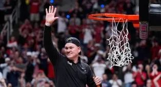 Tommy Lloyd Puji Penampilan Menawan Koa Peat Lawan Purdue