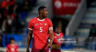 Chelsea dan Liverpool Berebut Bek Muda Roggerio Nyakossi