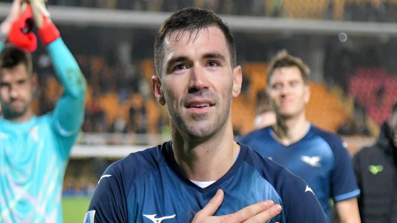 Gegara Perang, Bek Lazio Batal Pindah ke Qatar Musim Panas Ini?