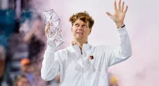 Pandangan Jannik Sinner Usai Naik Podium Juara Di Miami