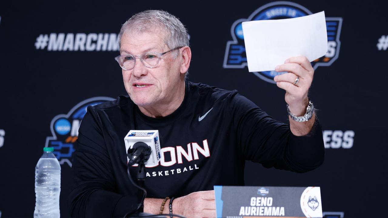 Pelatih UConn Geno Auriemma Kritik Format Turnamen NCAA Jelang Elite Eight