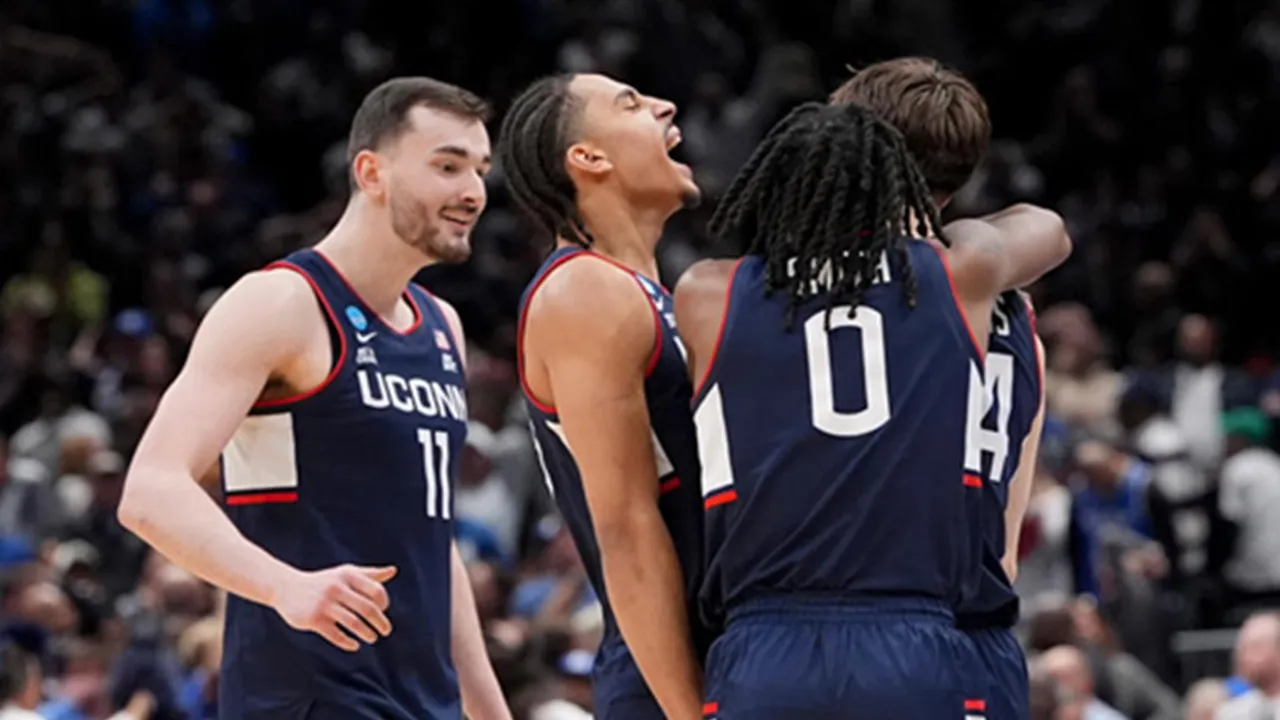 UConn ke Final Four Usai Sudahi Perlawanan Duke Lewat Buzzer Beater