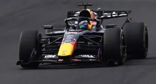 Verstappen Melambaikan Tangan ke Gasly Usai Disalip di Jepang