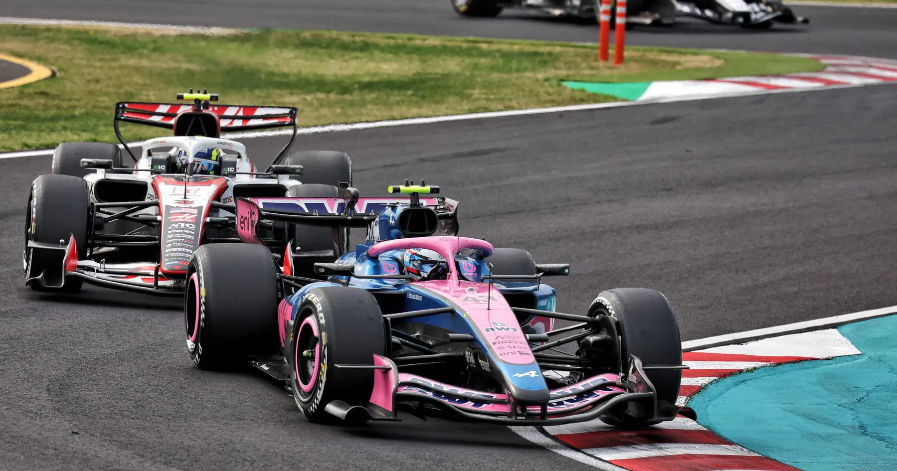 Villeneuve Kritik Colapinto Terkait Insiden Bearman - sumber: (racingnews365)