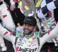 Chase Elliott Menangi Seri NASCAR di Martinsville, Kalahkan Denny Hamlin