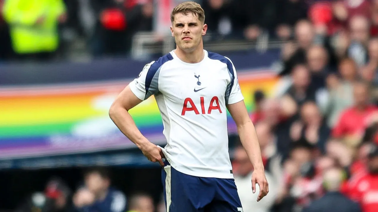 Jika Micky van de Ven Pergi, 3 Bek ini Bisa Jadi Pengganti di Spurs