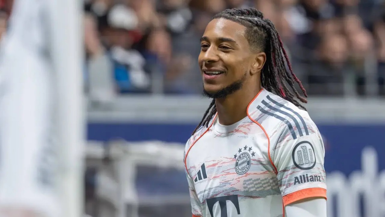 Michael Olise Pilih Tandatangani Jersey Bayern Ketimbang Timnas Perancis