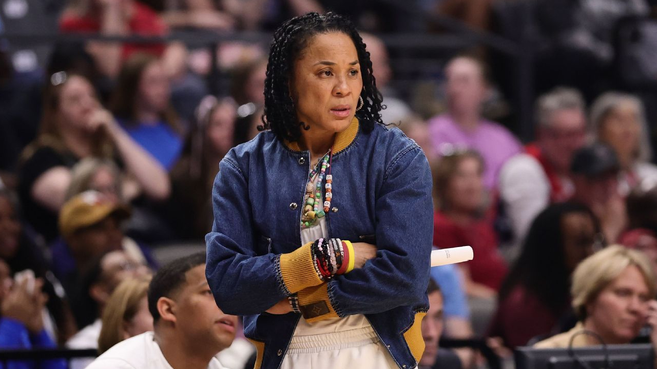 Pelatih Putri Dawn Staley Akui Finansial Kini Jadi Kunci Perekrutan Pemain
