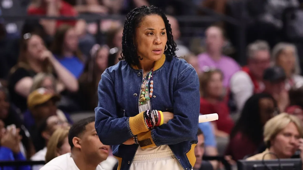 Dawn Staley menjelaskan bahwa pendekatan dalam merekrut pemain telah berubah signifikan dalam beberapa tahun terakhir. (Foto: AP)