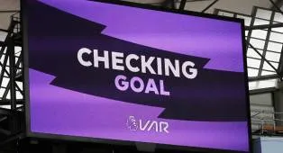 Survei FSA: Fans Klub Premier League Makin Gerah dengan VAR