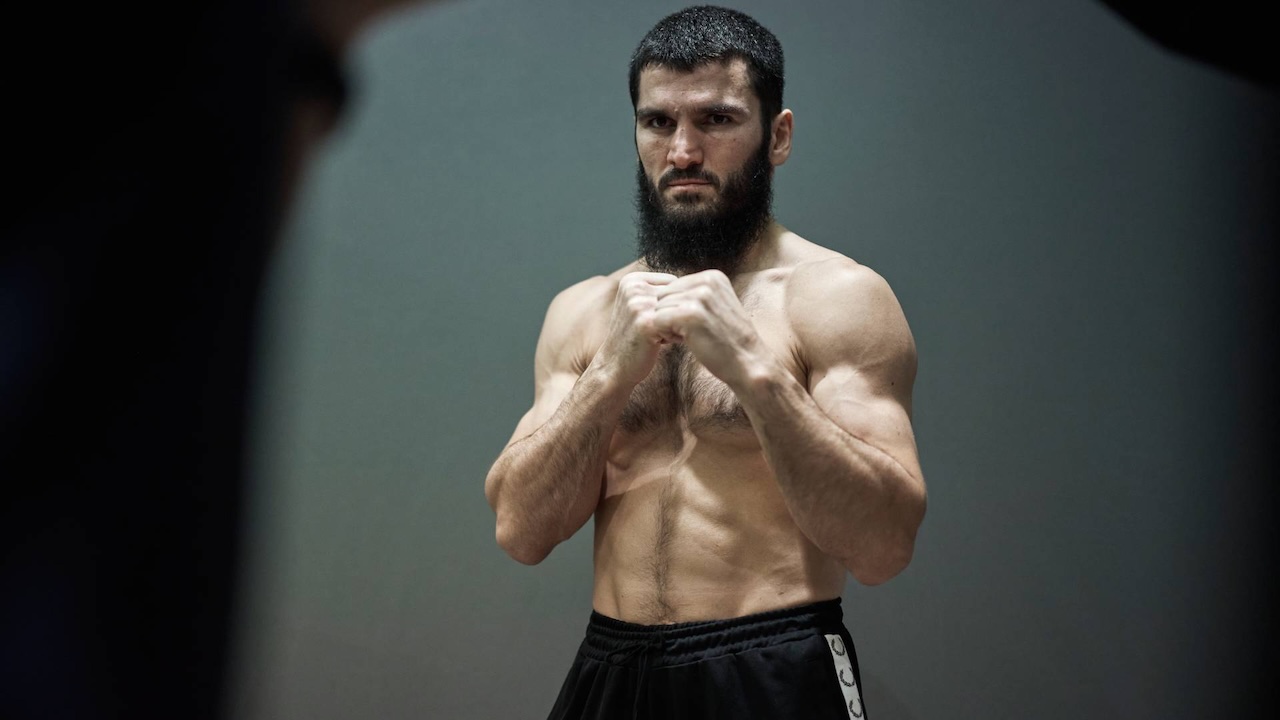 Artur Beterbiev Siap Bertarung, Tunggu Kepastian Duel Lawan Bivol