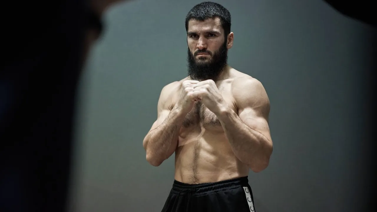 Artur Beterbiev Siap Bertarung, Tunggu Kepastian Duel Lawan Bivol
