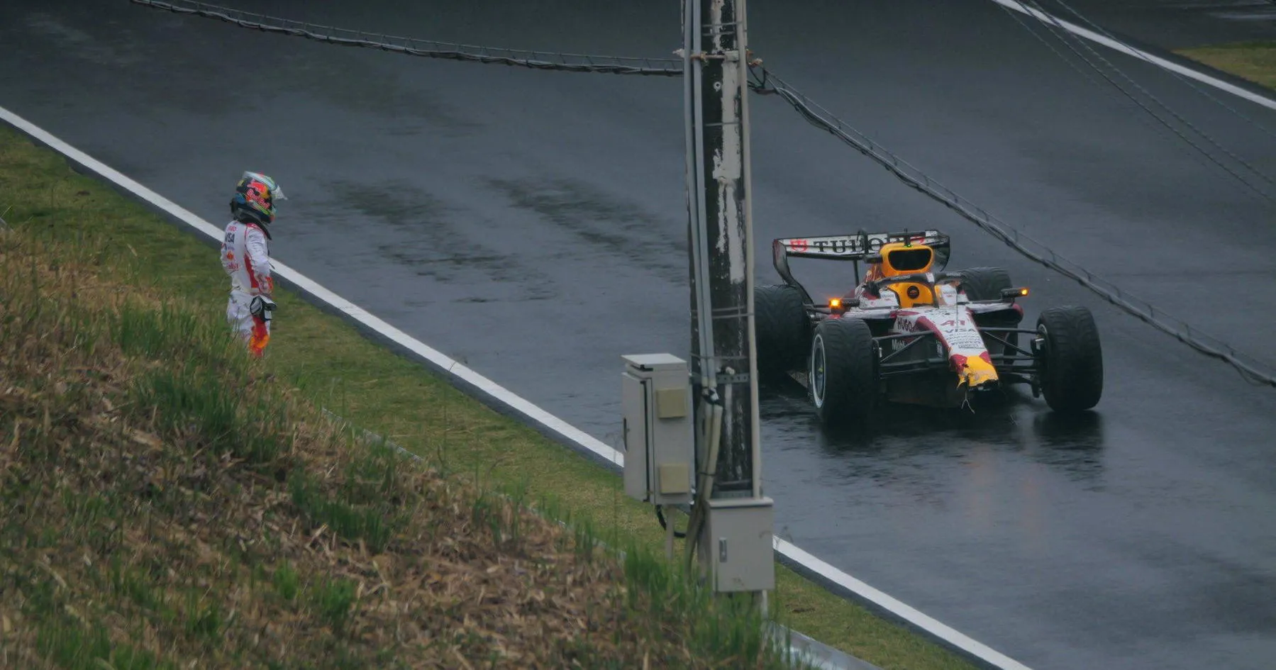 Arvid Lindblad Alami Kecelakaan Uji Ban Pirelli di Suzuka - sumber: (racingnews365)