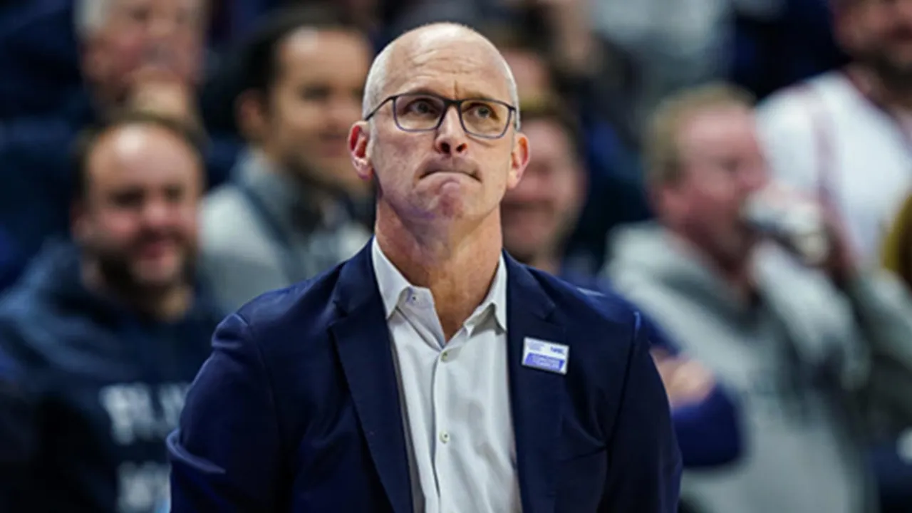Dan Hurley Jelaskan Interaksi Anehnya dengan Wasit di Akhir Laga