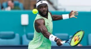 Frances Tiafoe Blak-Blakan Soal Berhenti Minum Alkohol Usai Musim Berat