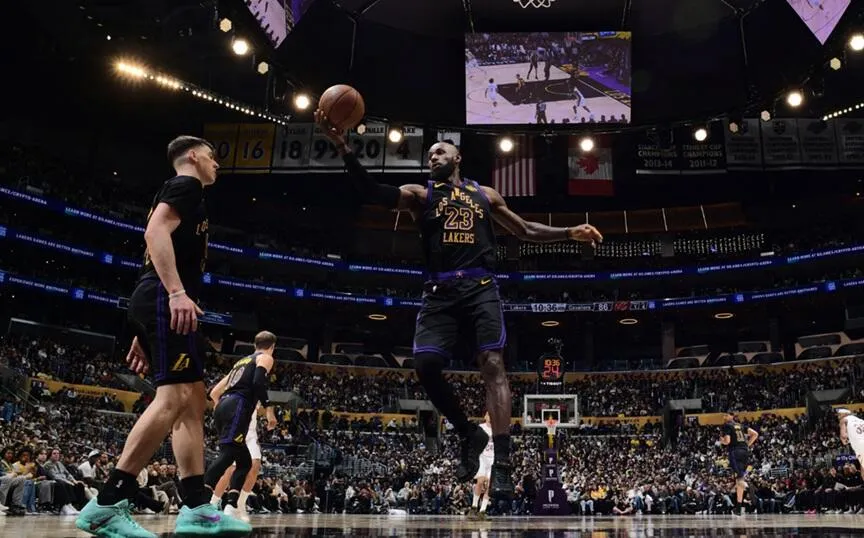 LeBron dan Luka Torehkan Rekor di Kemenangan Lakers atas Cavs - sumber: (mainbasket)