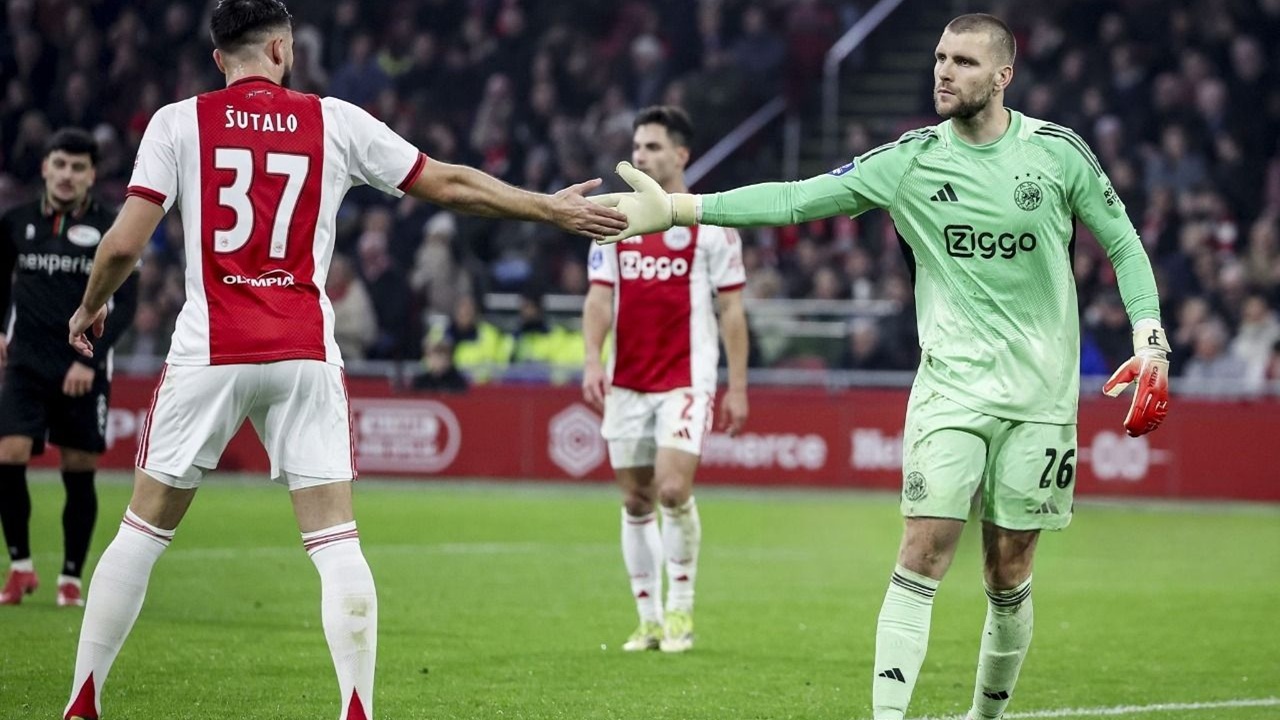 Maarten Paes Lolos dari Kasus Paspor Berkat Tindak Cepat Ajax