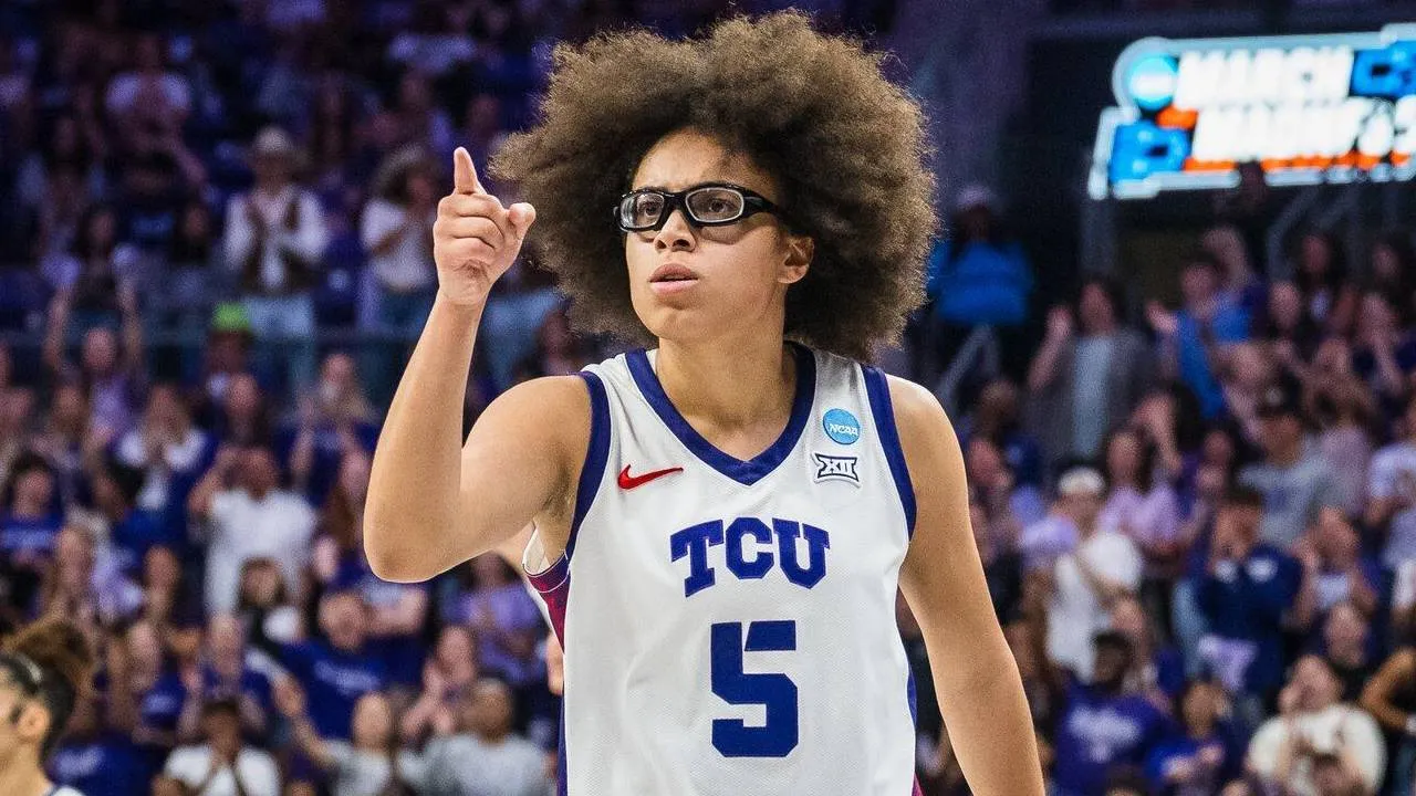 Olivia Miles, yang diproyeksikan sebagai pilihan lottery dalam draft WNBA, menutup laga terakhirnya di level perguruan tinggi dengan catatan 18 poin dan enam assist. (Foto: AP)