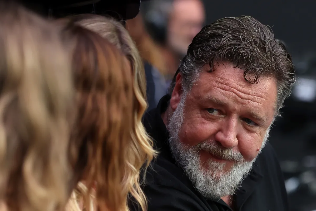 Russell Crowe Tersentuh Kekalahan Italia di Piala Dunia - sumber: (footballitalia)