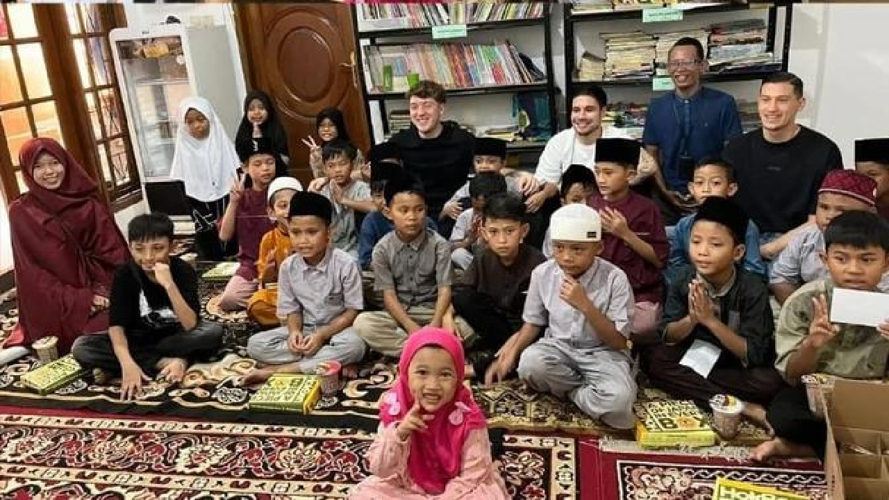 Aksi Sosial Jay Idzes, Kevin Diks, dan Ole Romeny Kunjungi Panti Asuhan