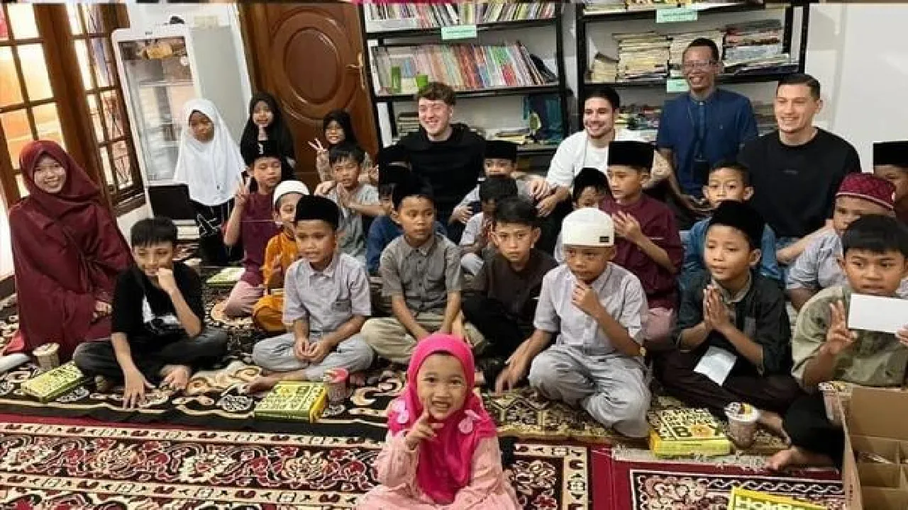 Aksi Sosial Jay Idzes, Kevin Diks, dan Ole Romeny Kunjungi Panti Asuhan