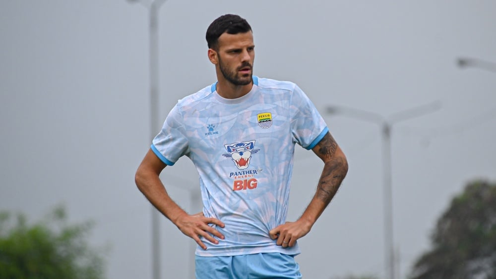 Krisis Pertahanan: Persib Kehilangan Dua Bek Lawan Semen Padang FC