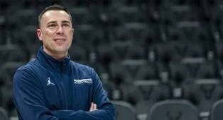 Nevada Smith Merasa Terhormat Jadi Pelatih Tim Basket Siena