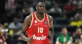 Olympiacos Kembali Diperkuat Center Veteran Moustapha Fall