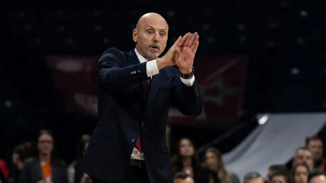 Pelatih Crvena Zvezda Ungkap Kendalikan Emosi Kunci di Derbi Belgrade