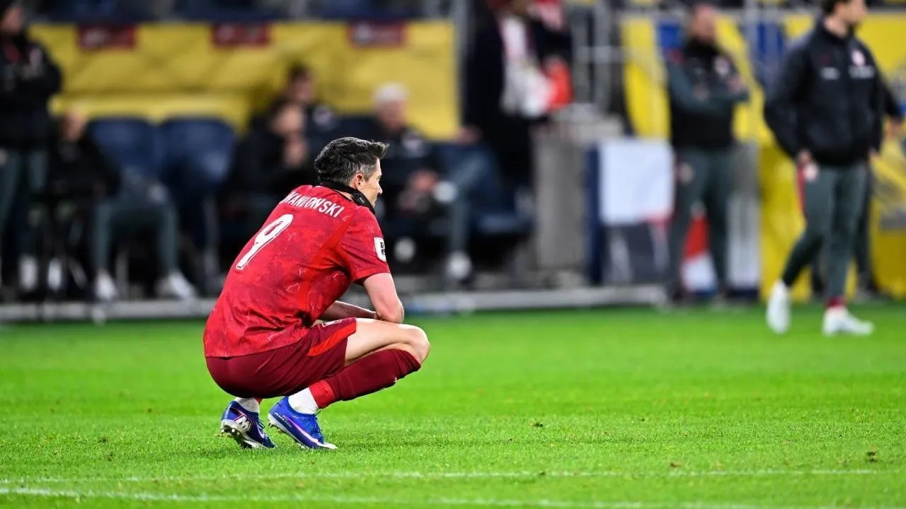 Robert Lewandowski Pertimbangkan Proposal Dari AC Milan dan Juventus