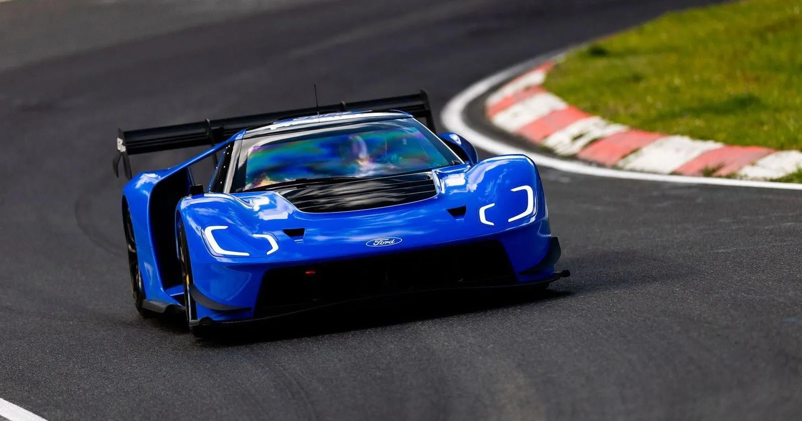 Ford GT Mk IV Pecahkan Rekor di Sirkuit Nordschleife - sumber: (racingnews365)