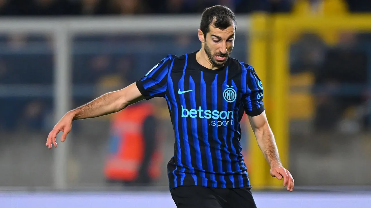 Henrikh Mkhitaryan Berpeluang Masuk Starting XI Melawan AS Roma
