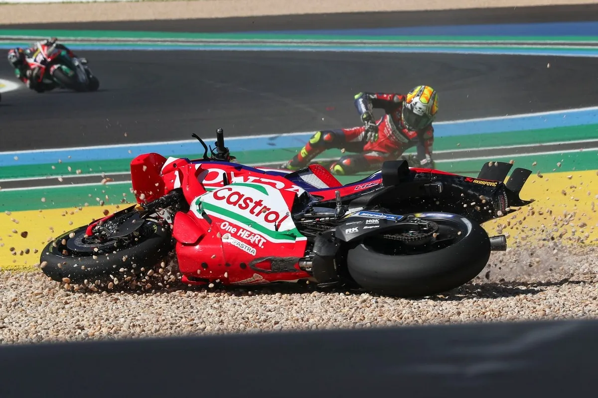 Joan Mir Ungkap Alasan Sering Terjatuh di MotoGP - sumber: (motorsport)