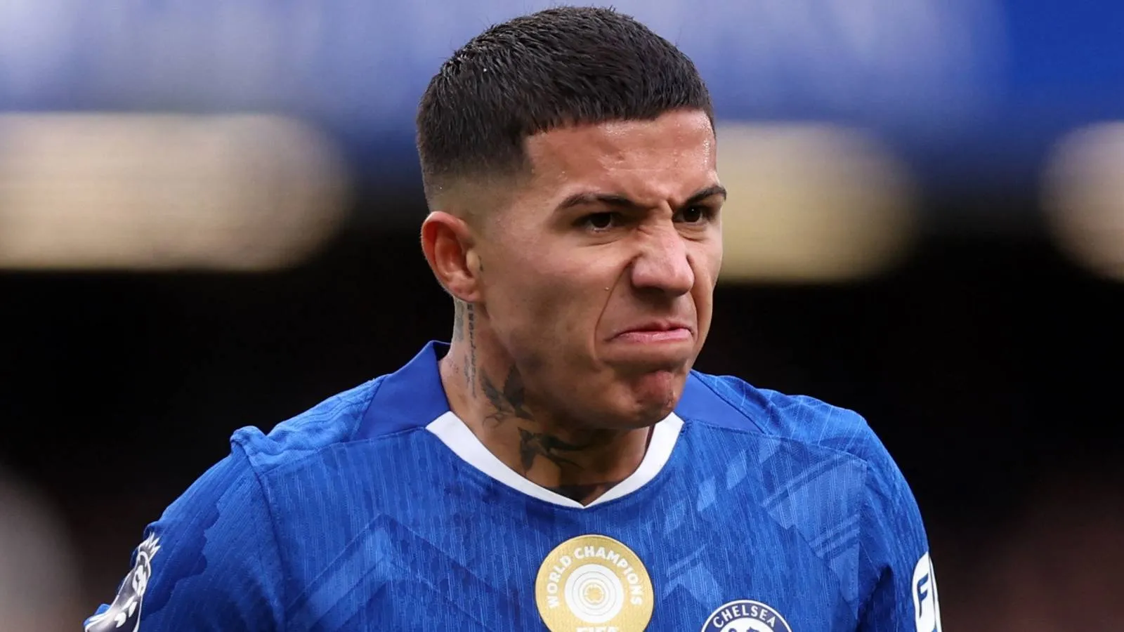 Liam Rosenior Ambil Keputusan Penting Terkait Enzo Fernandez di Chelsea - sumber: (givemesport)