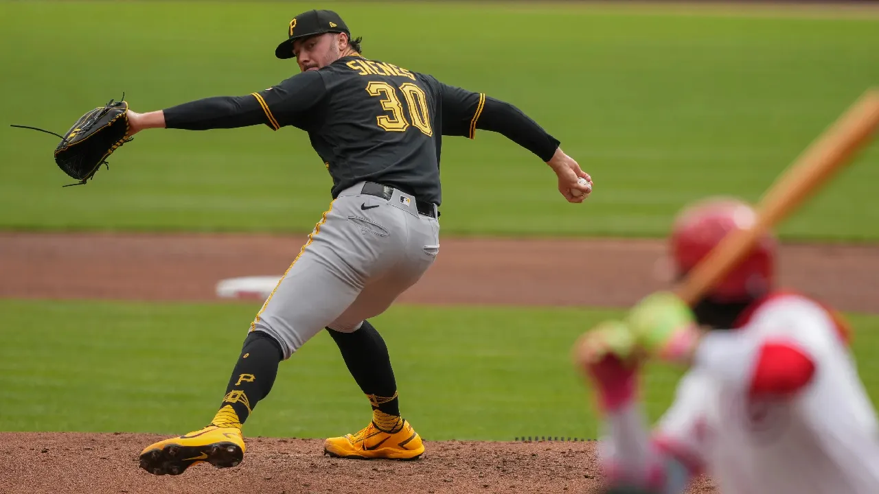 Paul Skenes tampil solid dengan hanya kebobolan satu run dalam lima inning, disertai lima strikeout. (Foto: AP)