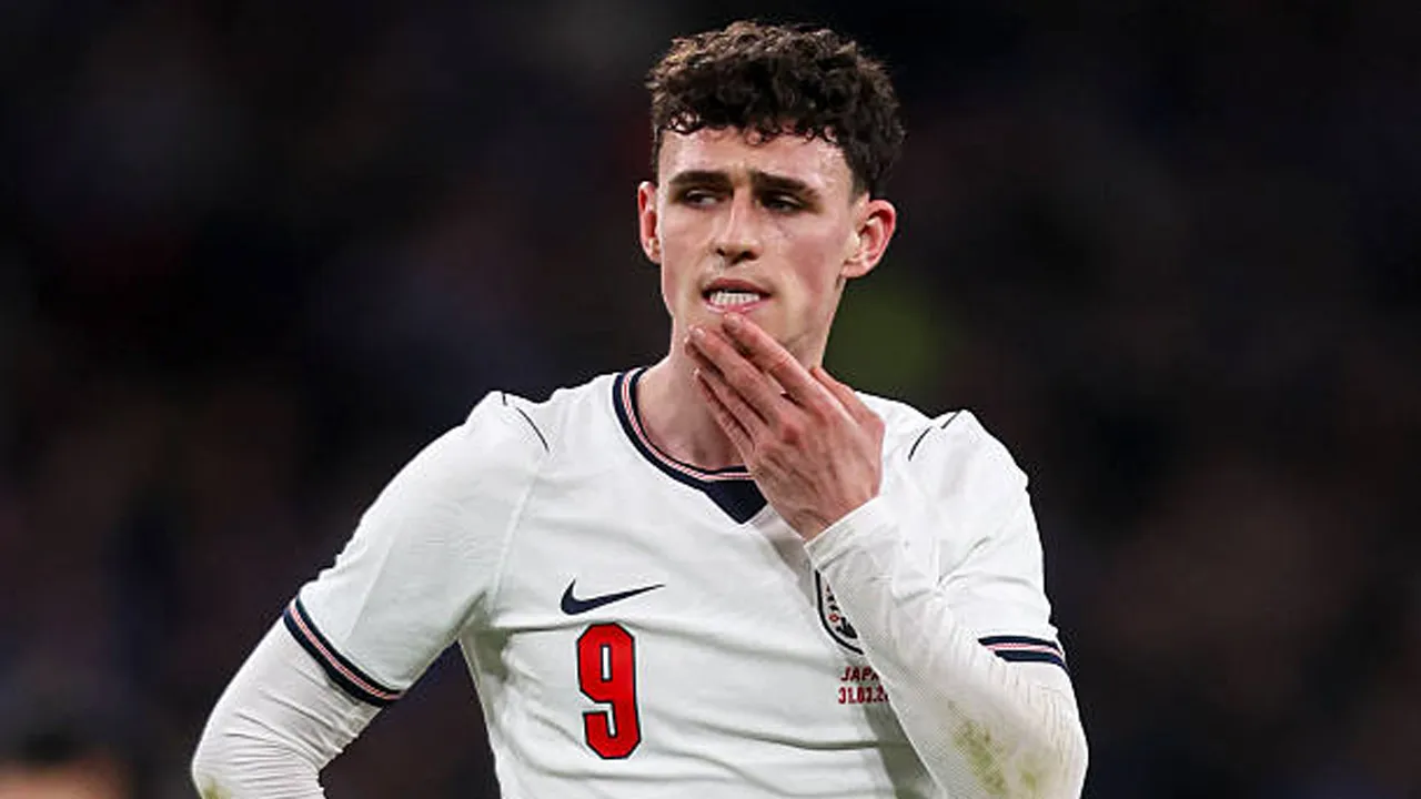 Performa Anjlok, Rio Ferdinand Bela Phil Foden dari Kritik Gabby Agbonlahor